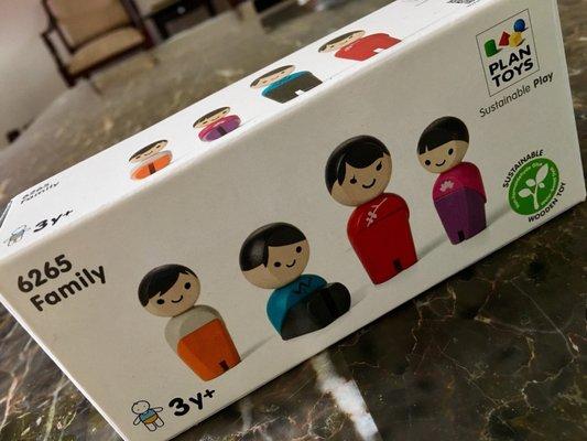 Wooden toys w moving parts. The Asian family edition.