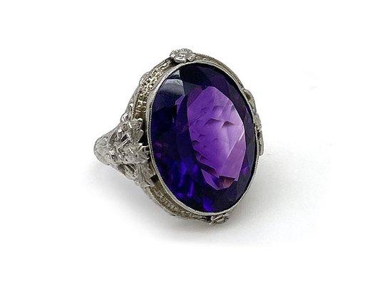 Impressive Art Deco Amethyst Ring in a Lovely 18k White Gold  Filigree Mounting