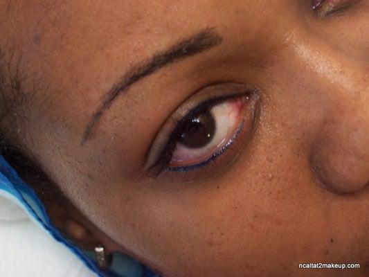 African American expert! Electric blue eyeliner After