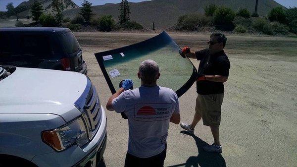 Setting a Ford pick up windshield.