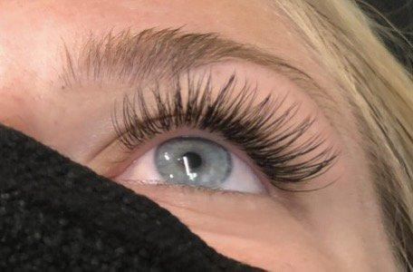 Classic individual lash extensions.