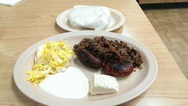 Chorizo con huevo picado, crema, casimiento, y queso. 
Eggs and Salvadoran chorizo! Delicious!