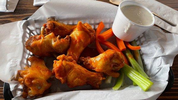 Half order of chicken wings with a side of ranch