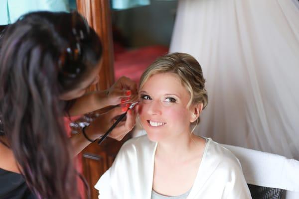 Applying eye make-up