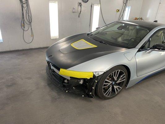 Before and after of a BMW i8 supercar.