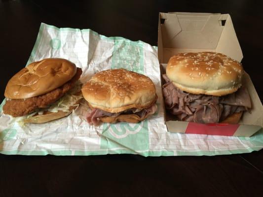 My little lunchtime snack. This boy LOVE that roast beef!