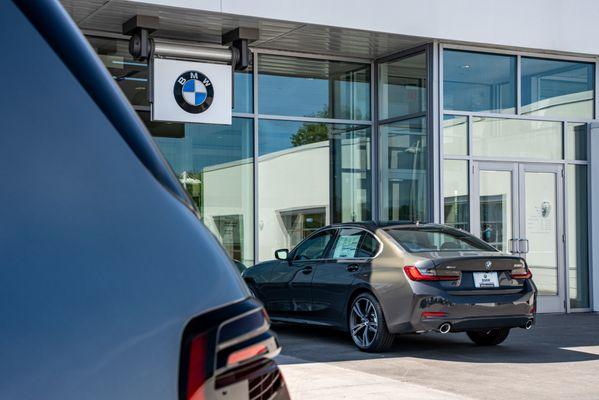 Welcome to BMW of Milwaukee North!