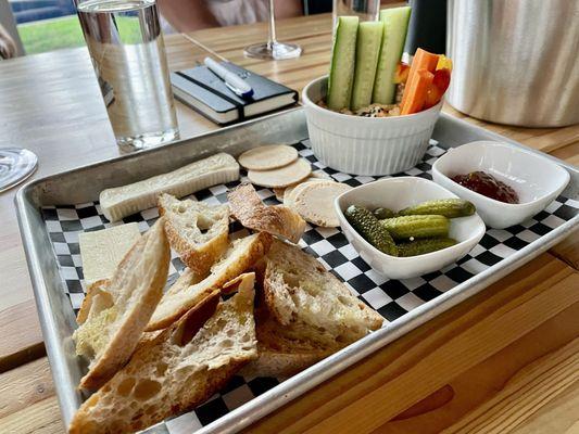 Bread, cheese, veggies and himmus