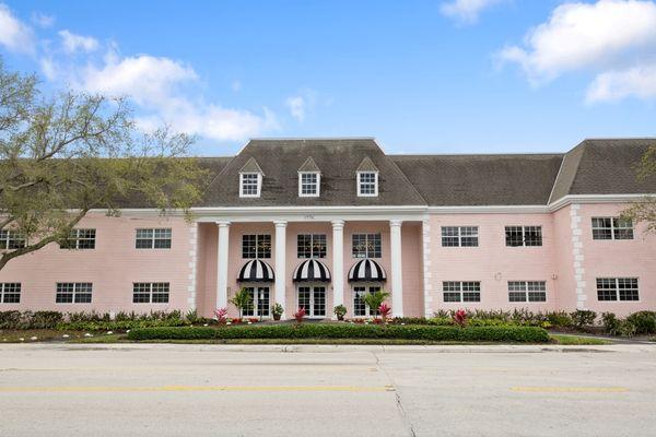 Williamsburg Landing | Assisted Living | Wilton Manors, FL | Front exterior