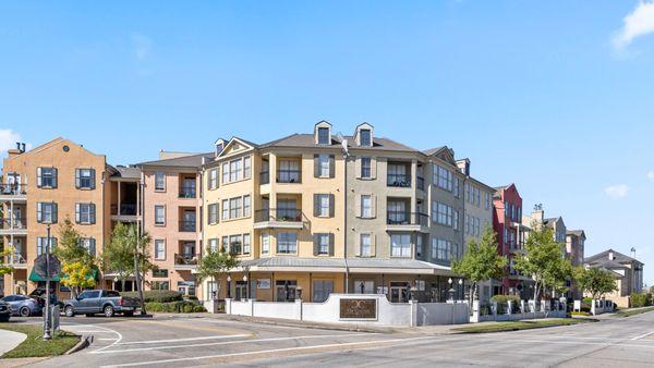 Exterior of Crescent at River Ranch Apartment Building in Lafayette LA