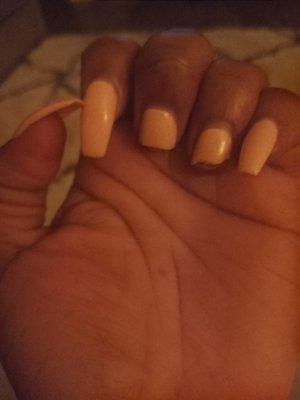 (Right ring and middle fingers) A total of four nails broke two days after a full-set was put on and a fifth nail broke four days later.