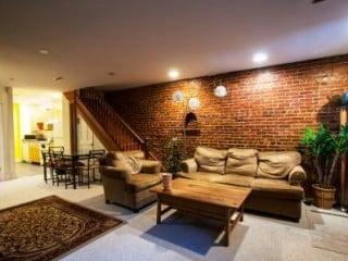 Ivy Mansion Apartment: Queen-size sofa bed and full-size futon in living room expand sleeping arrangements