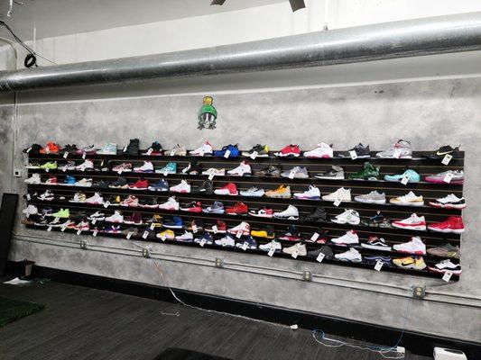 Deadstock Dmv, Your modern day Consignment shop. We BUY, SELL & TRADE popular shoes, clothing & accessories.