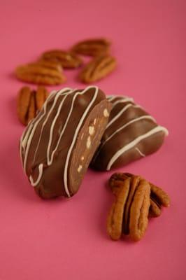 Fresh Pecan Nut Turtles with Caramel make for a great gift.