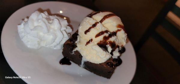 Brownie & ICE cream DELICIOUS!