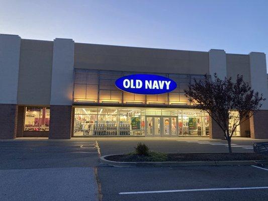 Old Navy storefront