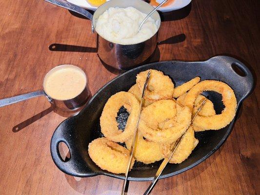 Onion rings and mashed potatoes