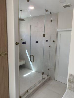 Shower door, custom design glass. Laguna Niguel, CA. Local Glass company.