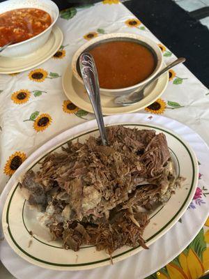 Costilla de birria con consomé