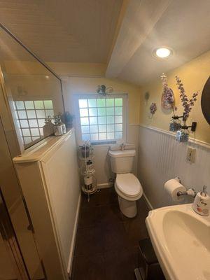 Bathroom of the Garden Suite