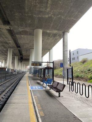 SB platform waiting area