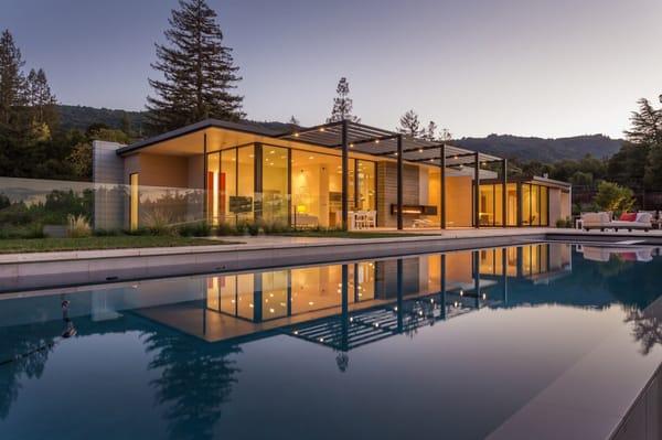 A spectacular 70 infinity edge pool with jacuzzi in Los Gatos by Corby Pools