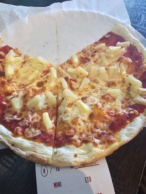 Pineapple pizza