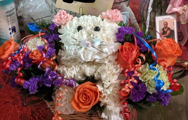 Party cat in all his adorableness. Definitely will order again for a special occasion. Thank you mwah flowers!