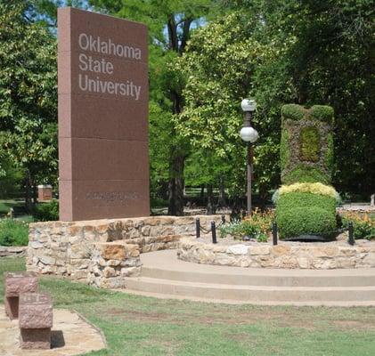 Oklahoma State University statue at Theta Pond.