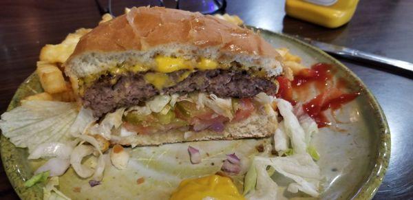 1/2 lb classic cheeseburger. I love mustard on my cheeseburgers but not this one. The flavor was so good I didn't want my mustard.