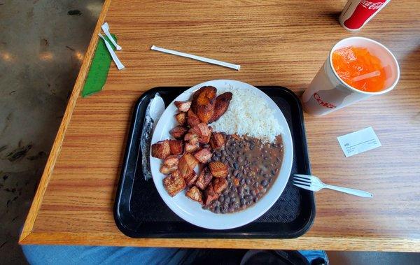 La clase de presentación para un plato de $17 dólares