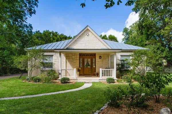 Sold Listing - 103 E Hackberry