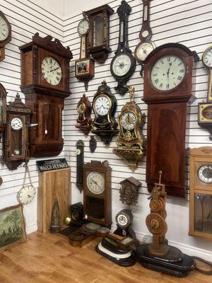 Nice wall clocks of different sizes.