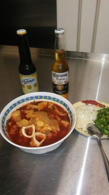 Menudo con tortillas recién hechas.
Menudo with hand made tortillas.