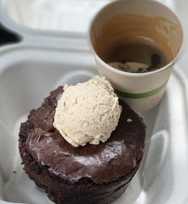 Doppio and Chocolate brownie with peanut butter dollop