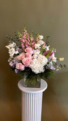 High-end Daily Deliveries in a vase with pastel colors and white flowers.