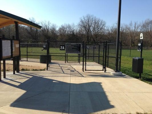 There's 4 separate fenced areas. Most of the time 2 are open. 1 for big dogs & the other for small dogs. Water fountains.