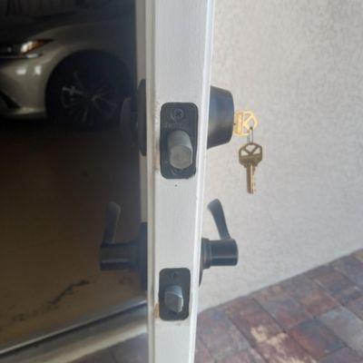 Locks change in Sarasota Florida. 
Breezy Locksmith.