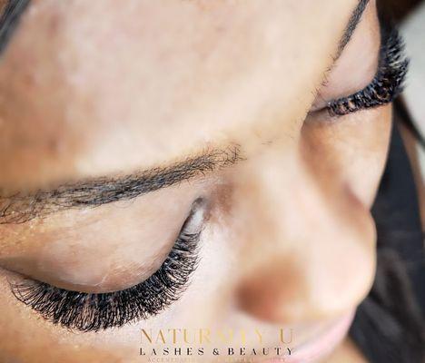 Top view of Mega Volume Full-Set Lashes