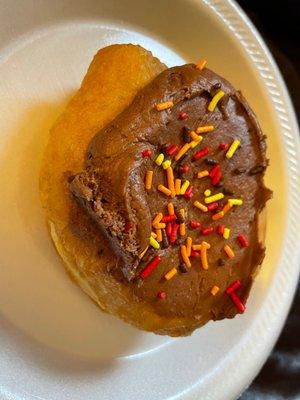 One of the most delicious donuts of my life with amazing peanut butter cream and chocolate frosting that was out of this world.