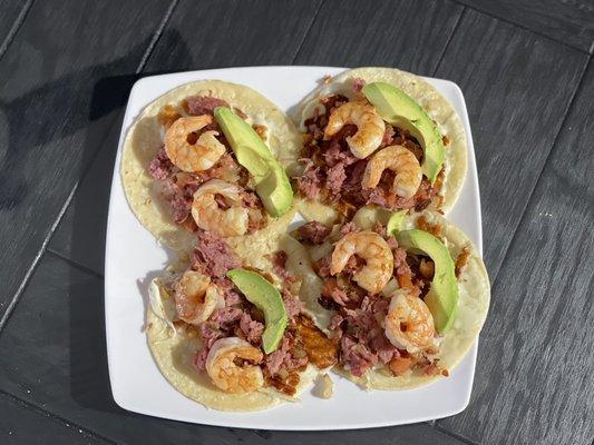 Tacos de camarón y Marlín / Shrimp and Marlin tacos