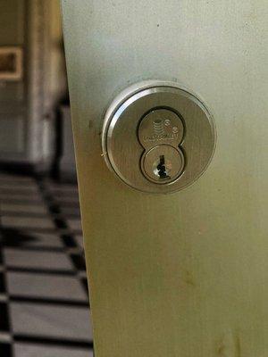 Installing Locks:Our skilled technicians excel in installing a variety of locks, from traditional to smart locks.