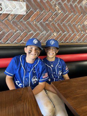 Our Tsunami baseball kids supporting a local restaurant in appreciation for supporting our team! Thank you! Support local!