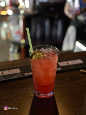 Sober-Kong mocktail - strawberry, lime, ginger beer