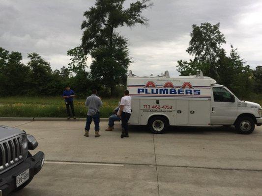 12 hours without water and here are the plumbers hard at work!