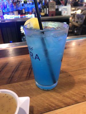 Royal blue lemonade (Alcoholic)