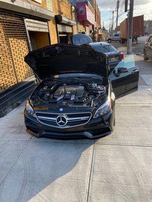 Mercedes Benz CLS63 AMG S oil change.