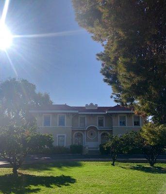 House painted a sunny yellow in the Valley of the Sun