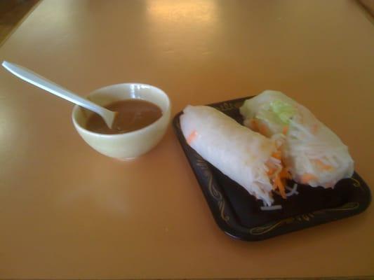 Summer rolls with shrimp and peanut sauce