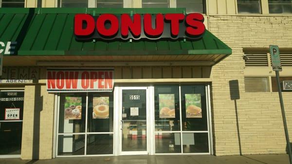 The donut sign is so cute!